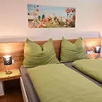 Biohof Auinger, Der Tiererlebnishof * Aurach am Hongar