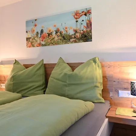 Biohof Auinger, Der Tiererlebnishof Appartement Aurach am Hongar