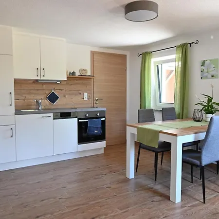 Biohof Auinger, Der Tiererlebnishof Appartement Aurach am Hongar