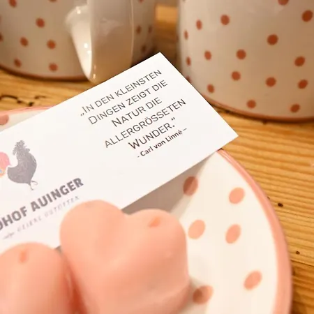 Apartamento Biohof Auinger, Der Tiererlebnishof Aurach am Hongar