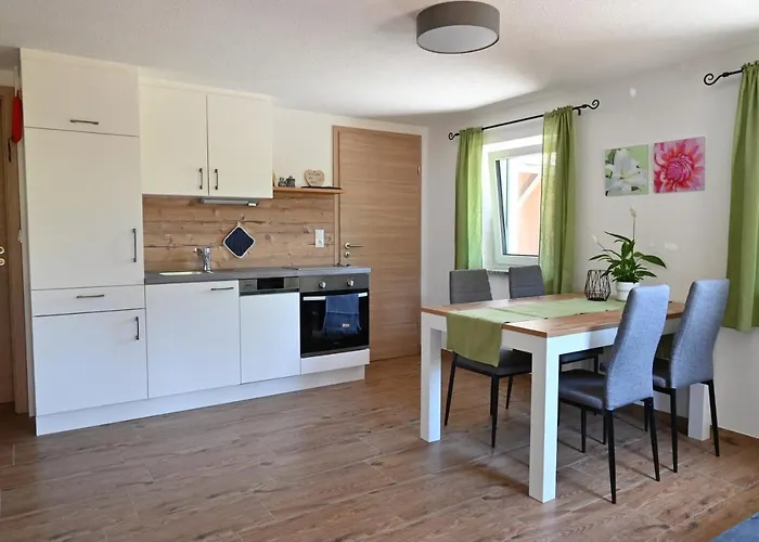 Biohof Auinger, Der Tiererlebnishof Appartement Aurach am Hongar