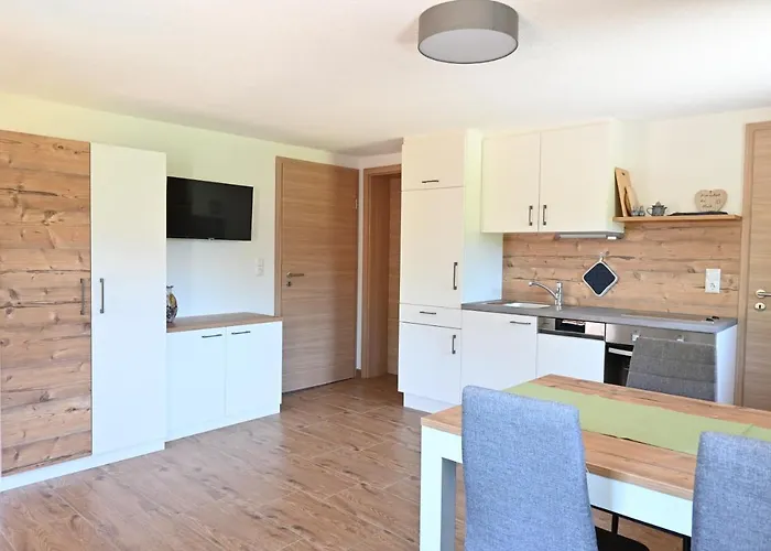 Appartement Biohof Auinger, Der Tiererlebnishof Aurach am Hongar