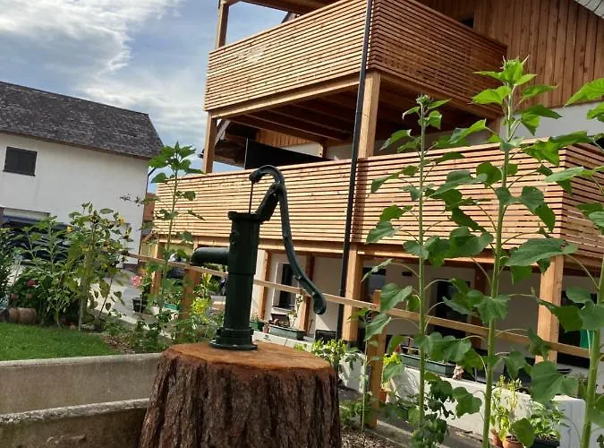 Biohof Auinger, Der Tiererlebnishof Aurach am Hongar