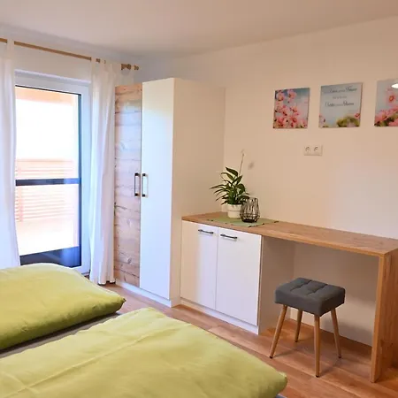 Apartment Biohof Auinger, Der Tiererlebnishof *